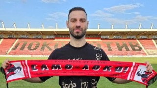 Полузащитникът Симеон Славчев е най новото попълнение на Локомотив София