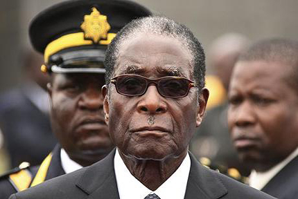 Президентът на Зимбабве се закани да отнеме земите на белите в страната 