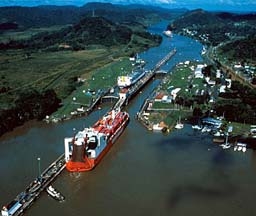 Разширението на Панамския канал блокирано от спор за 1,6 млрд. долара