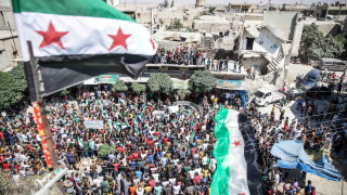 Сирийските бунтовници напълно изтеглиха тежките оръжия от фронта в Идлиб
