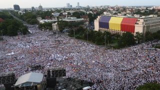 Румънци които живеят в чужбина организираха антиправителствен протест в Букурещ