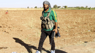 Двоен самоубийствен атентат уби над 30 кюрдски бойци в Сирия
