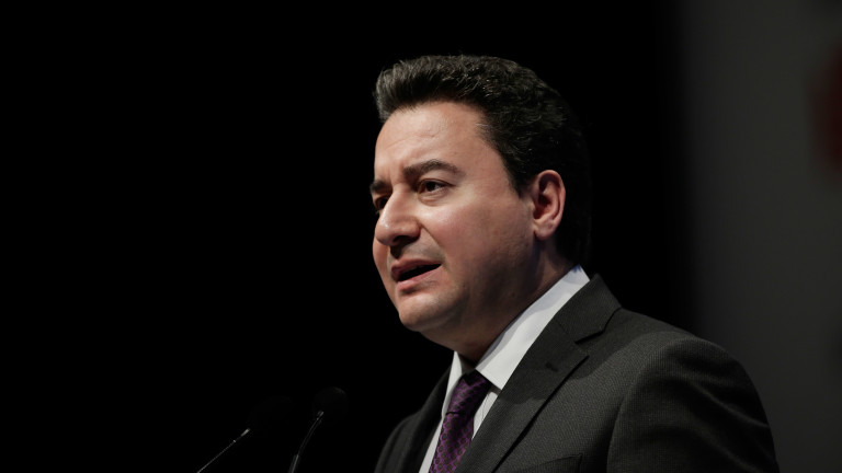 Бивш турски вицепремиер и ключова фигура в управляващата партия на