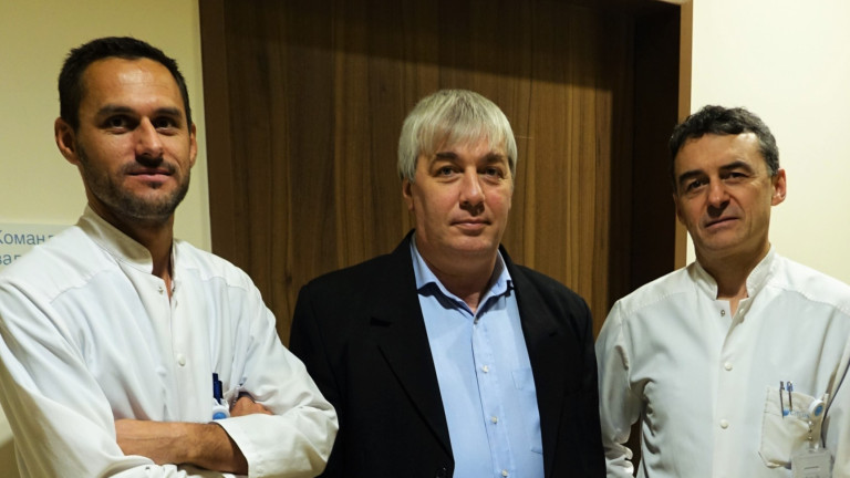 Български екип направи първото в света цялостно ендопротезиране на аорта.