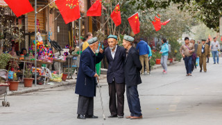 Китай: Лагерите в Синдзян не са по-различни от тези на Запад