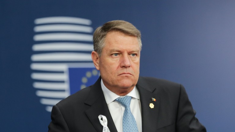 Президентът на Румъния Клаус Йоханис поиска оставката на премиера Виорика