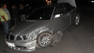 БМВ помля два автомобила в Благоевград 