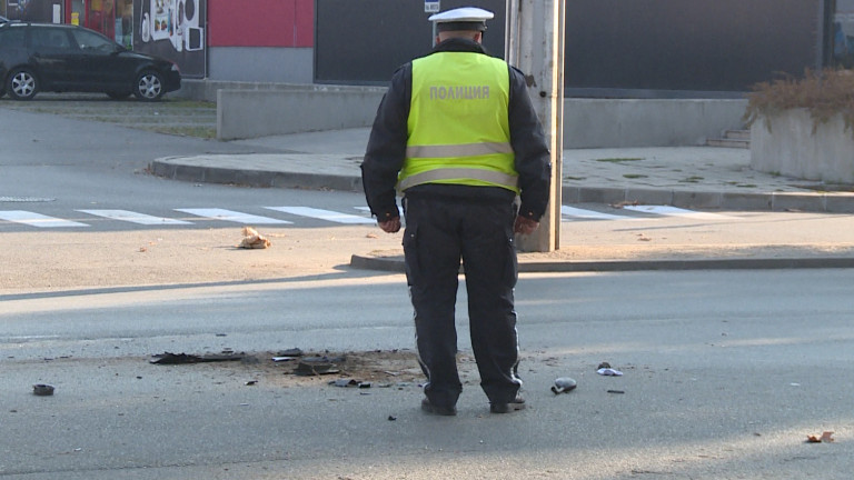 Блъснаха моторизиран полицай в Пловдив
