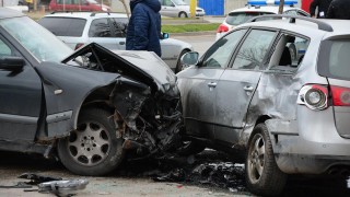 Верижна катастрофа с три коли на "Цариградско шосе"