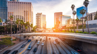 Калифорния спира да купува автомобили от компании, които не подкрепиха щата в борбата с вредните емисии