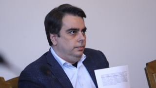 Финансовият министър Асен Василев не е очаквал напускането на министрите