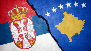Сръбски съд нареди задържането и разследването в петък на тримата