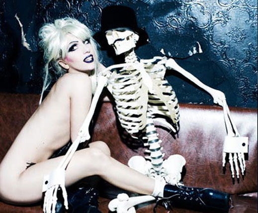 Лейди Гага е "мъртва", когато не е на сцената