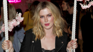 Три седмици след като обяви че очаква първото си дете