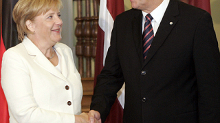 Меркел окуражи Латвия в отношенията с Русия