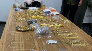 Митнически служители откриха голямо количество златни накити при проверка на