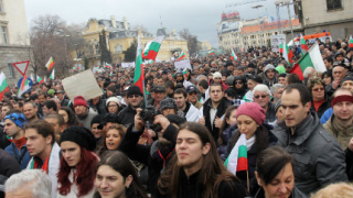 Народният протест скочи и срещу банките