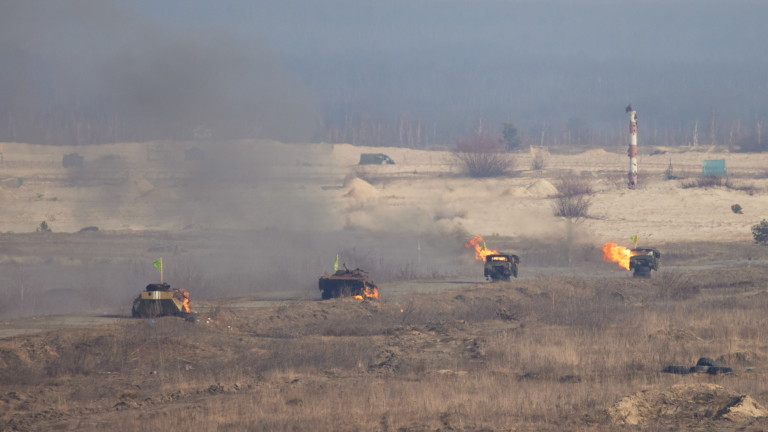 Руските сили, струпани по границите на Украйна, са се увеличили