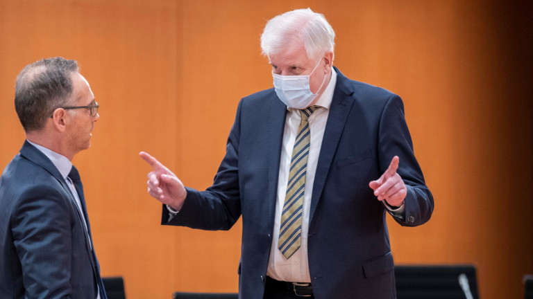 Зеехофер: Фалшива новина е, че Германия ще приема мигранти, няма да приема