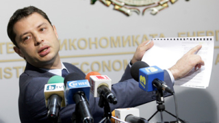 Добрев показа договорите за „Мариците”, подписани от Костов