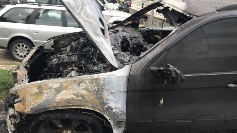 Подпалиха два автомобила в столичния квартал Левски Г тази нощ,
