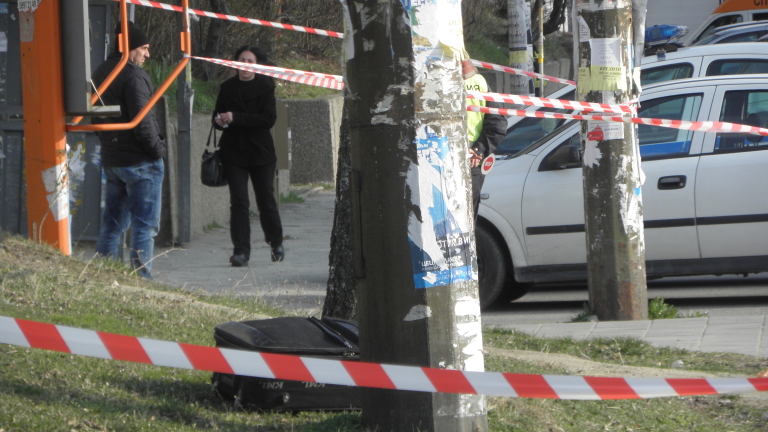 Стълб падна върху кола в центъра на София