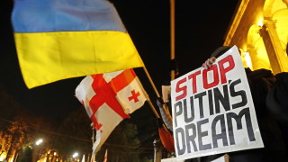 Продължават опозиционните протести в Грузия съобщиха световните информационни агенции Опозицията