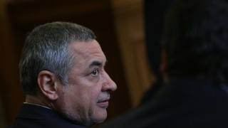 Загрубя дебатът по президентското вето