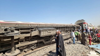 Десетки загинали при катастрофа на два влака в Египет