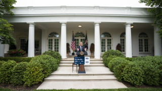 Разгневен президентът на САЩ Доналд Тръмп нападна демократите и се