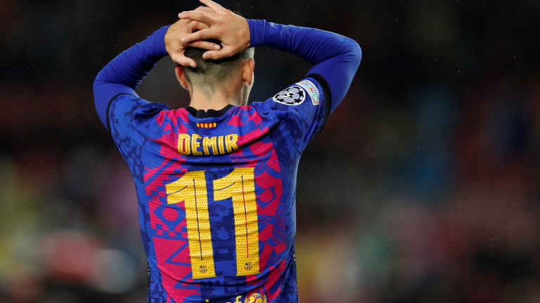 Играчът на Барселона - Юсуф Демир е следен от три