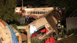 Най-малко 18 загинали при дерайлиране на влак в Тайван