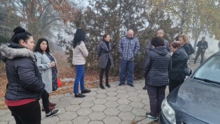 Втори ден жителите на казанлъшкото село Бузовград излязоха на протест
