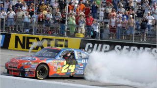 Джеф Гордън спечели в НАСКАР