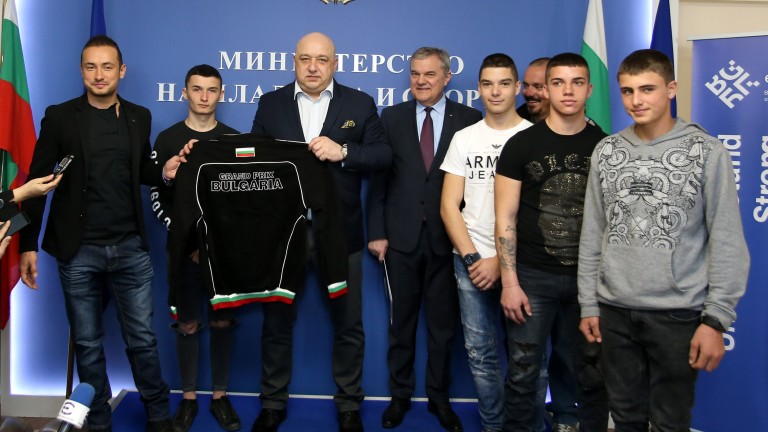 Министър Кралев се срещна с представители на мотоциклетния спорт в България
