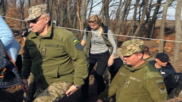 Русия трупа въоръжени сили в близост до украинските граници, което