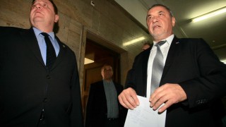 Лидерът на ВМРО Красимир Каракачанов подкрепи колегата си от малката