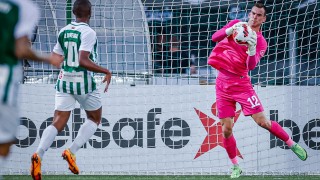 Бившият вратар на Лудогорец Симон Слуга подписа договор с