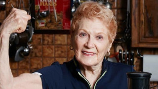 Илейн ЛаЛан известна още като първата дама на фитнеса е