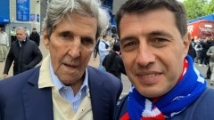 Бивш държавен секретар на САЩ в българска компания по време на дербито на "Стамфорд Бридж"