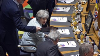 Британският премиер Тереза Мей предупреди европейските лидери да останат бдителни