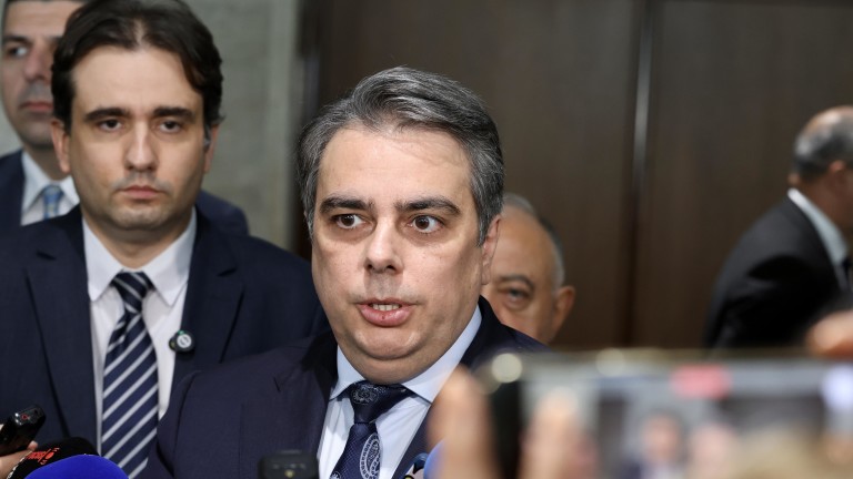 Асен Василев: Отцепиха половината център на София заради един депутат с главно "Д"