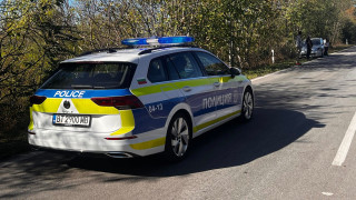 Един човек загина а четирима бяха ранени при тежка катастрофа