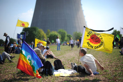 Фукушима "разбунтува" хиляди германци
