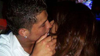 Новата изгора на Роналдо го тормозела с перверзни sms-и