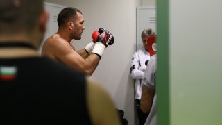 Най добрият български боксьор Кубрат Пулев подписа договор с един от