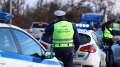 Кола с мигранти се заби в камион след гонка с полицията в София