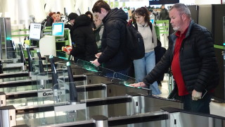 Летище София вече има електронни гишета за заминаващите пътници съобщава