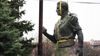 Чакането приключи Продължи дълго но най после приключи Паметникът на съветската