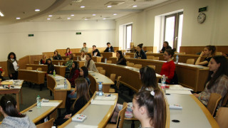 Започна кандидатстудентският изпит по английски език в СУ